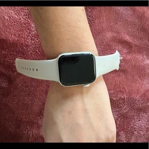 Apple Watch Series 4 GPS 44 mm Silver Aluminium